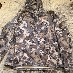 Women’s Sitka camo pullover hooded medium